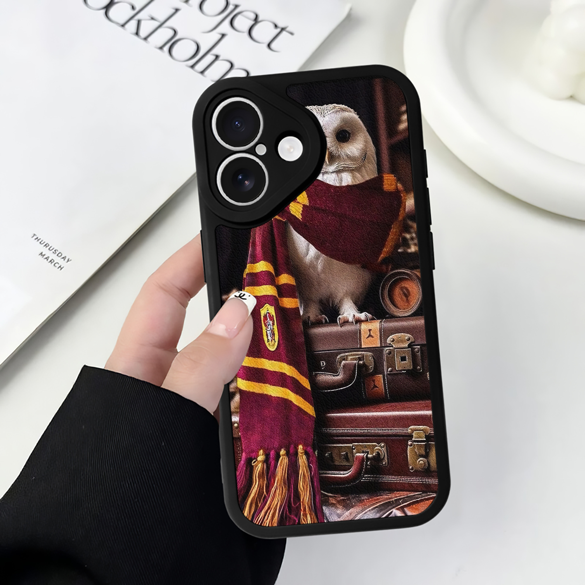 （画像用） Harry Potter ハリー・ポッターシリーズ 【iPhone 16シリーズ対応】シリコンスマホケース（レザー調） 材質：シリコン